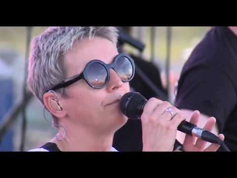 Видео: Сурганова и Оркестр. Чернозём 2017