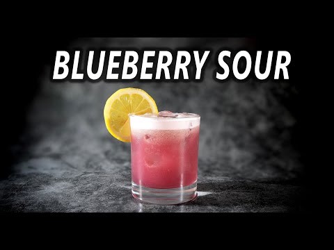 Видео: Черничный кислый коктейль — потрясающая интерпретация классического кислого джина!