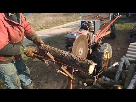 Видео: Заготовка дров. Пилим на мотоблоке.
