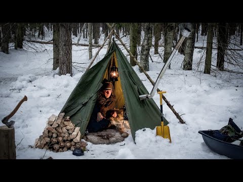 Видео: Ночёвка зимой в Плащ-палатке с печкой на Оленьих шкурах  Изготовление 2-х видов финской свечи.