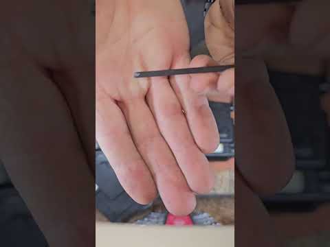 Видео: Ремонт пластика Каменское. Как запаять корпус фары самому. Что нужно для ремонта фары и креплений?