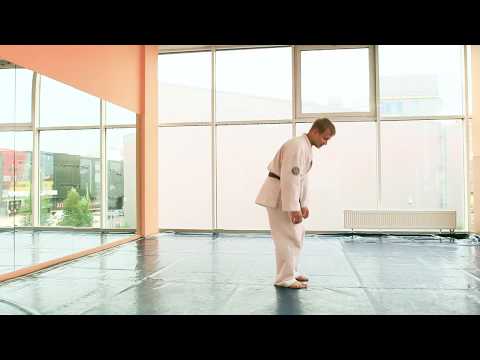 Видео: Учимся падать правильно! Страховки при падении