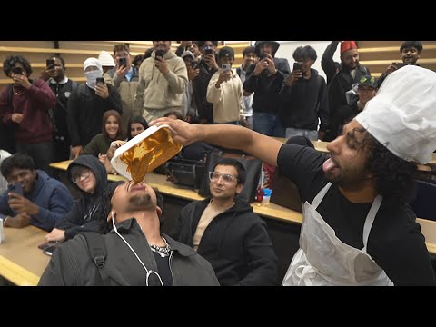 Видео: Готовим карри во время лекции в колледже!