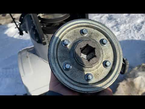 Видео: РЕМОН СНЕГОУБОРЩИКА. ЗАМЕНА ФРИКЦИОНА. Делаем кольцо из транспортерной ленты. Инстерскол СМБ-650