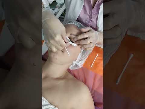 Видео: Как правильно провести профессиональный демакияж