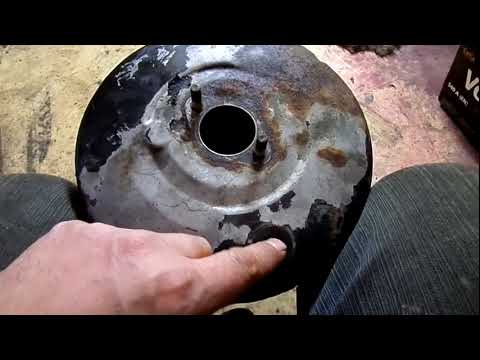 Видео: Замена вакуумного усилителя тормозов Ауди 80-90.