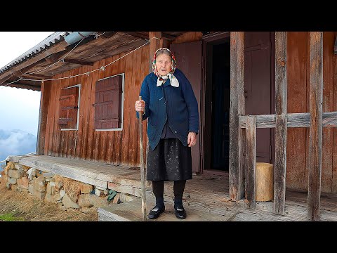 Видео: Одинокая жизнь 92-летней бабушки на вершине горы на краю света вдали от цивилизации