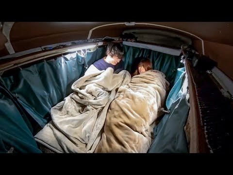 Видео: Поздний зимний автомобильный кемпинг в небольшом японском фургоне