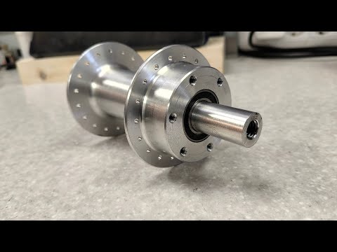 Видео: Выточил втулку для мотовелосипеда