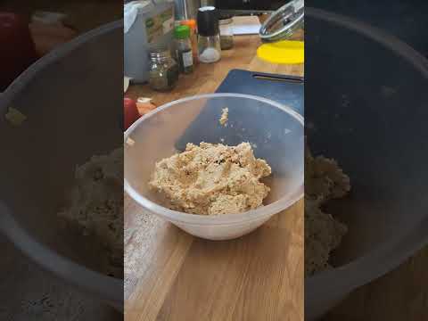 Видео: Home made chicken nuggets / Домашни пилешки хапки подходящи за деца