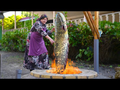 Видео: Бабушка Приготовила Огромную Рыбу в Подземном Тандыре: Необычный Способ Приготовления Рыбы!