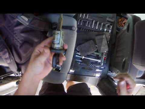 Видео: Замена личинки дверного замка Ford Transit Connect/ Tourneo