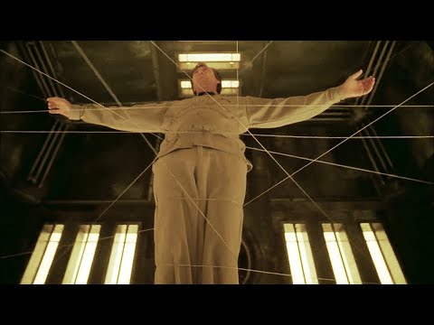 Видео: В этой тюрьме нельзя двигаться ни на дюйм, иначе погибнешь