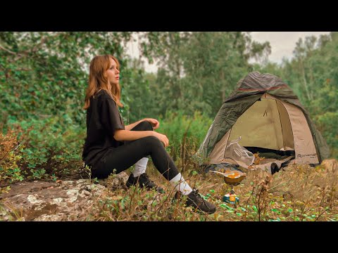 Видео: Одна в лесу | Соло кемпинг и вкусный ужин на природе