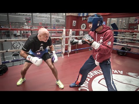 Видео: 52-летний профи против Мастера Спорта по боксу! 