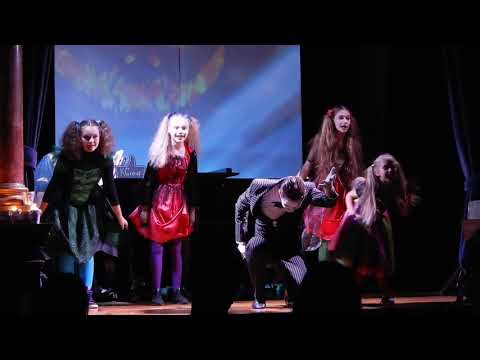 Видео: "Это Хеллоуин" - сцена из мюзикла "Кошмар перед Рождеством".