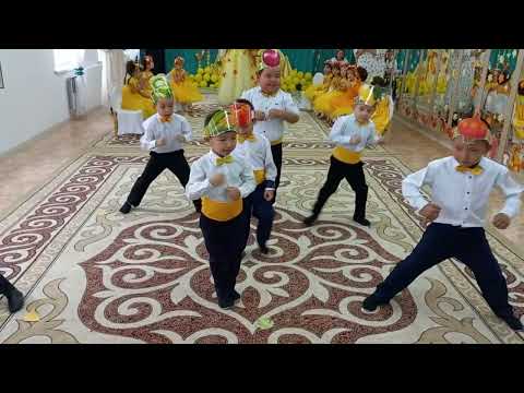 Видео: Жемістер биі. Фрукты танец