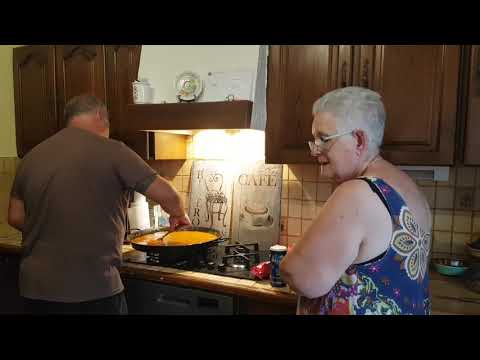 Видео: УЖИН У СВЕКРОВИ. СТАРШИЙ СЫН ФРАНЦУЖЕНКИ ГОТОВИТ А МАМА КОМАНДУЕТ