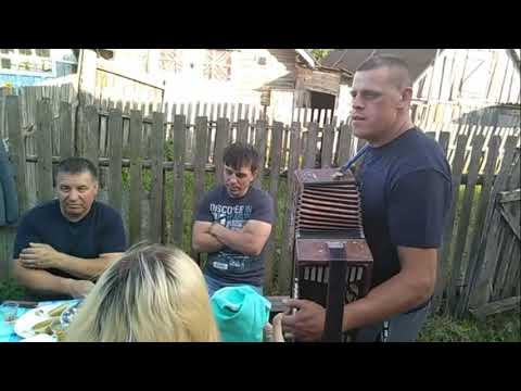 Видео: Санёк рвет меха на троицу в родном селе,в Мордовии.Встреча с братьями и сестрами.