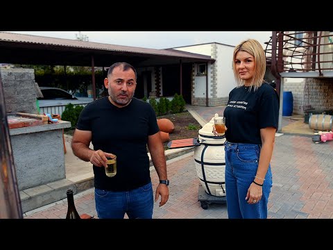 Видео: ЖАРИМ КУРИЦУ С ПЕРЕПЁЛКАМИ В ДЕРЕВЕНСКОЙ ПЕЧИ.
