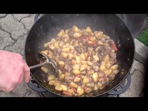 Видео: Жаренные грибы с картошкой и мясом в казане на огне.