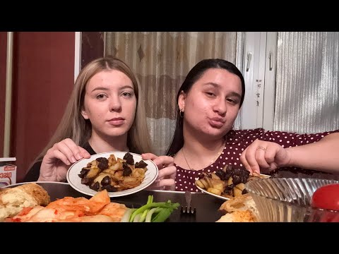 Видео: Мукбанг Жаренная картошка с мясом 🙂, нормально ли брать телефон мужа и не доверять ему ? 🤭