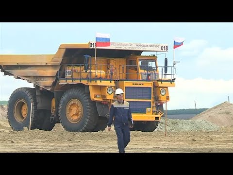 Видео: Пируэты на большегрузах. Горняки Новошахтинского устроили спортивное состязание