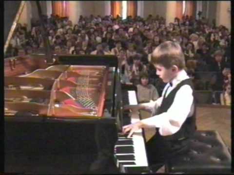 Видео: 8-летний Даниил Трифонов на конкурсе А.Д.Артоболевской