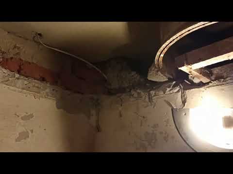 Видео: простой  ремонт ванной   Сломать, плиты  увеличить потолок в сантех кабине