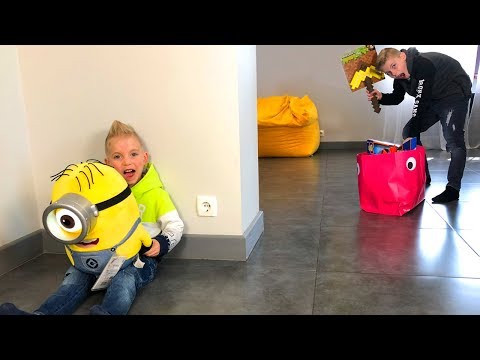 Видео: ВСЕ только младшему брату а НЕ МНЕ!!!We can not share gifts...