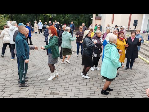 Видео: 5.10.24г..."Гомельская Осень"... звучит на танцполе в Гомельском парке...