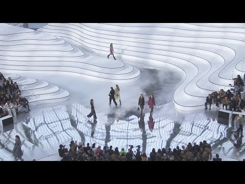 Видео: ПРЯМОЙ ЭФИР ИЗ ПАРИЖА — Коллекция Prêt-à-Porter Осень-Зима 2020/21 — Показ CHANEL