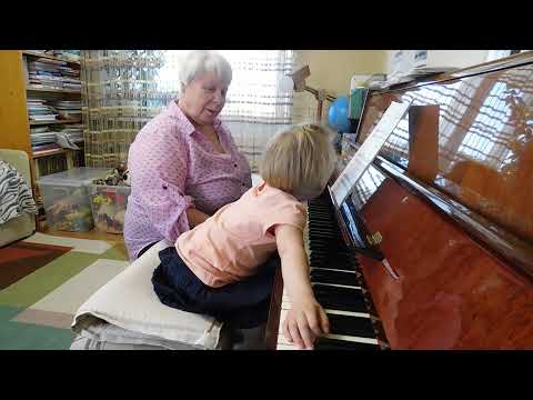 Видео: Ярослава Лемешкина, 3 года 10 месяцев. 12 упражнений на каждый день. Часть2. Упражнение №1.
