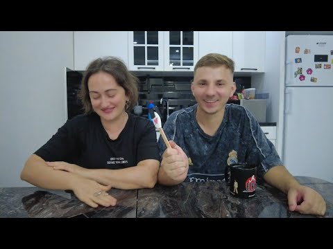 Видео: Отношения с парнем младше норм или нет? Отвечаем на комментарии с Ромой