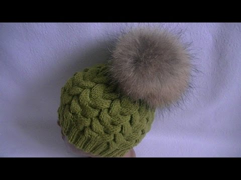 Видео: Вязание шапки  узором "Коса с 15 петель".Knitting caps pattern "Spit with 15 loops"