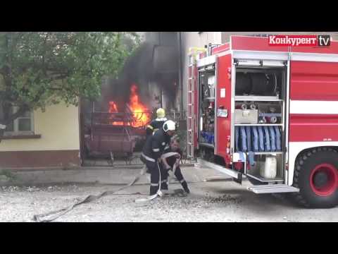 Видео: Две коли се запалиха и изгоряха в центъра на Враца