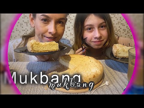 Видео: МУКБАНГ/Воскресный завтрак с пирогом/Рассказываем о себе/MUKBANG/Sunday breakfast with pie
