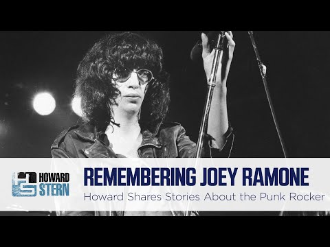 Видео: Говард чтит память Джоуи Рамона в 20-ю годовщину его смерти