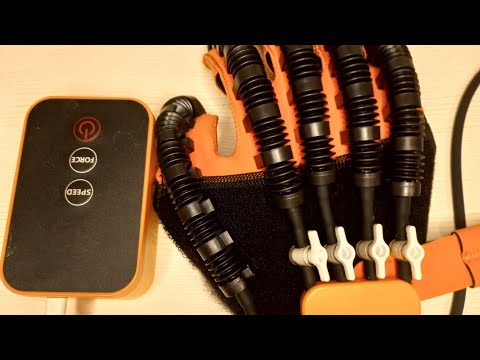 Видео: Рука после инсульта. Отзыв о перчатке для реабилитации.