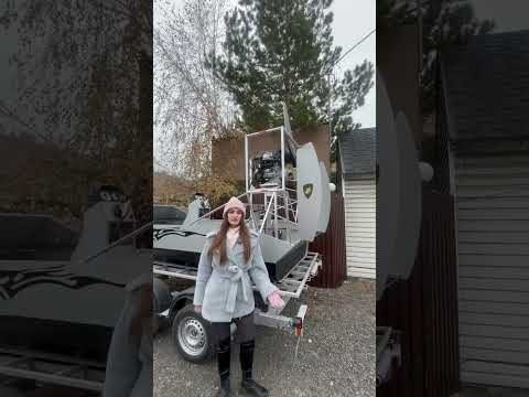 Видео: Аэролодка Нерпа 443 Премиум с непотопляемым композитным корпусом - новая модель для активного отдыха