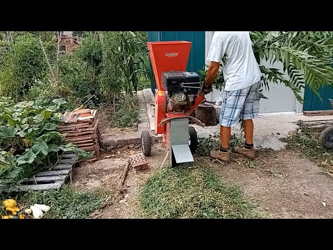 Видео: Как правя дървен чипс/мулч за моите лехи/Making woodchips/mulch for my garden,Hecht 6421-389 cc/13hp