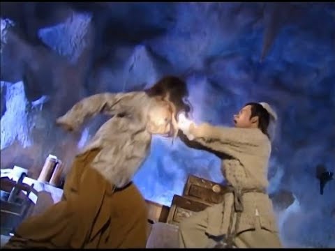 Видео: Чжан Уцзи увидел фальшивого Золотоволосого Короля Льва насквозь и в гневе избил его.