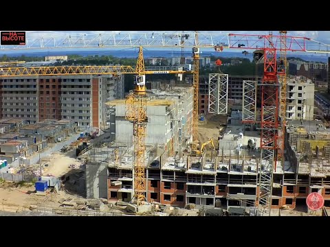 Видео: На высоте. Как кран поднимает себя сам. Наращивание башенного крана на 20 м.