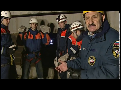 Видео: Как МЧС спасает из завалов