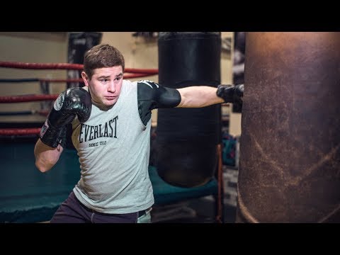 Видео: 3 комбинации ударов с левым боковым на скачке