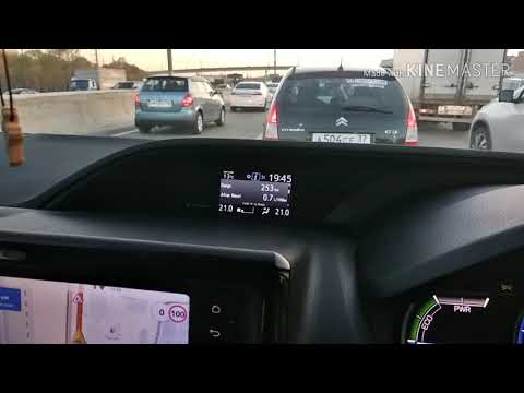 Видео: Реальный расход в "пробке" Toyota Voxy hybrid 2014