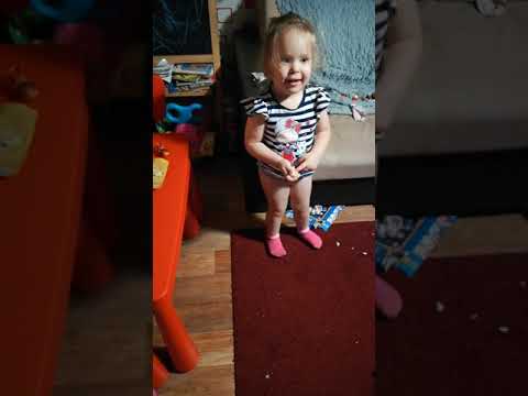 Видео: Кормим панду)) Когда мы были маленькие!!!