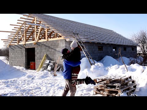 Видео: КУПИЛИ ДОМ В ДЕРЕВНЕ. ОТМУЧАЛИСЬ, КАК ДЕЛАЛИ ОБРЕШЕТКУ НА САРАЕ... ПОСЫЛКА ОТ ЛЮБИМОГО ВАСИЛЬКА