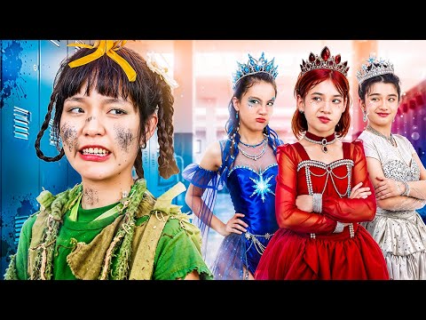 Видео: Первый День Бедной Девочки В Богатой Школе! Бедная Ученица Vs Богатой Ученицы