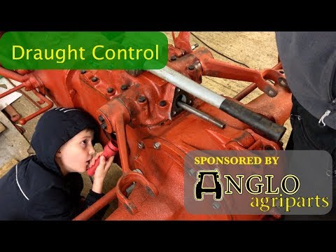 Видео: #64 Установка подъемных рычагов и регулятора тяги